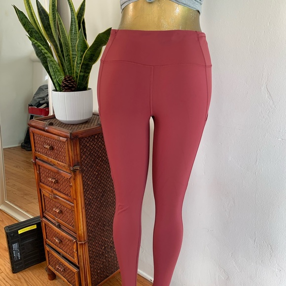 Lululemon yoga pants size 8 - Picture 4 of 6